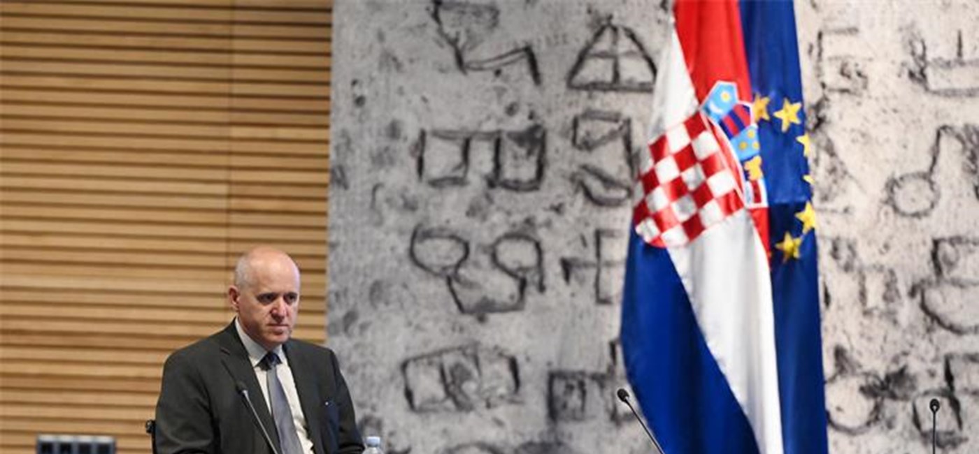 Bačić potpisao ugovore za gradnju 18 zamjenskih obiteljskih kuća u Zagrebu